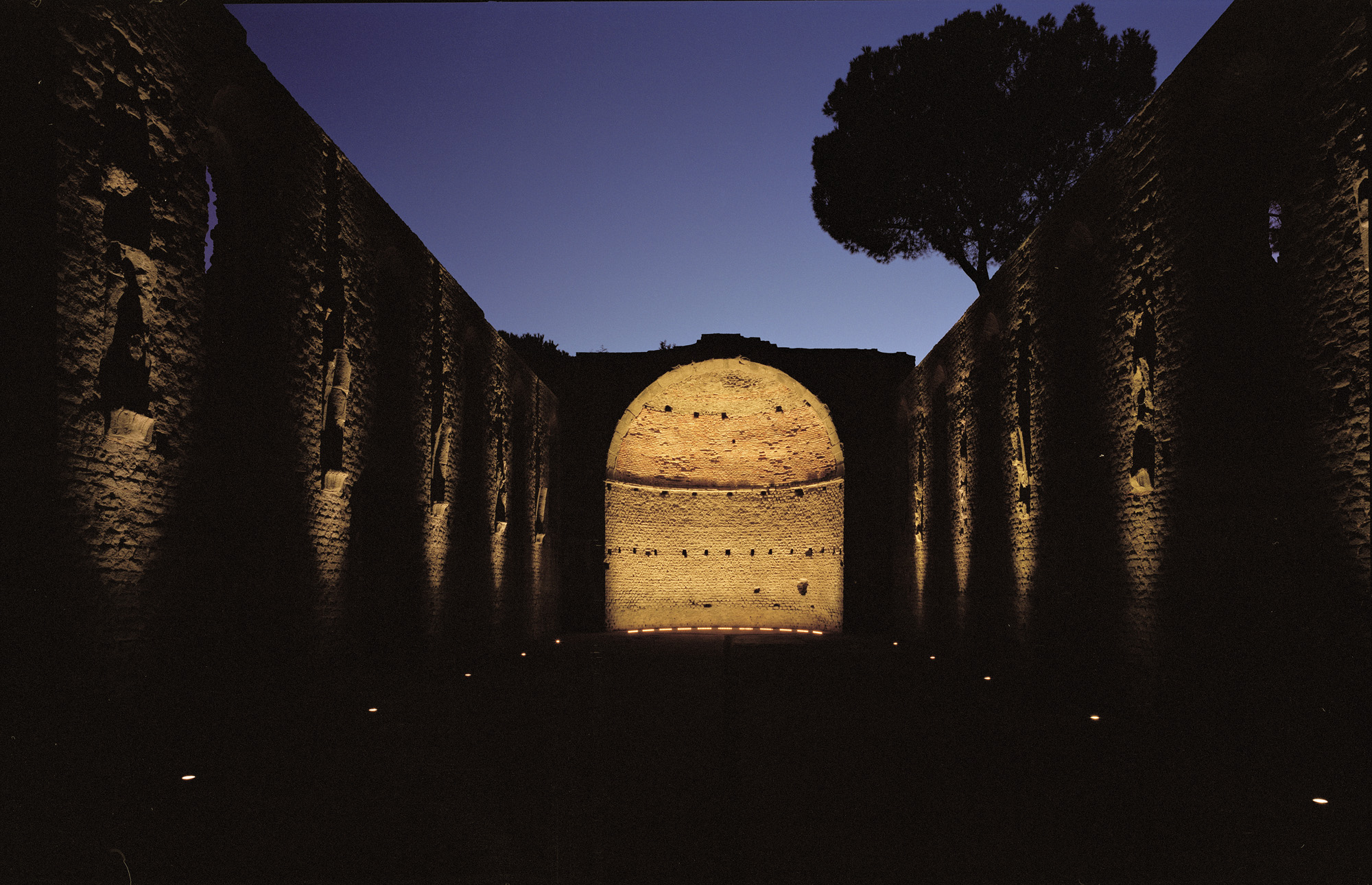 The perimeter walls that lead to the apse 